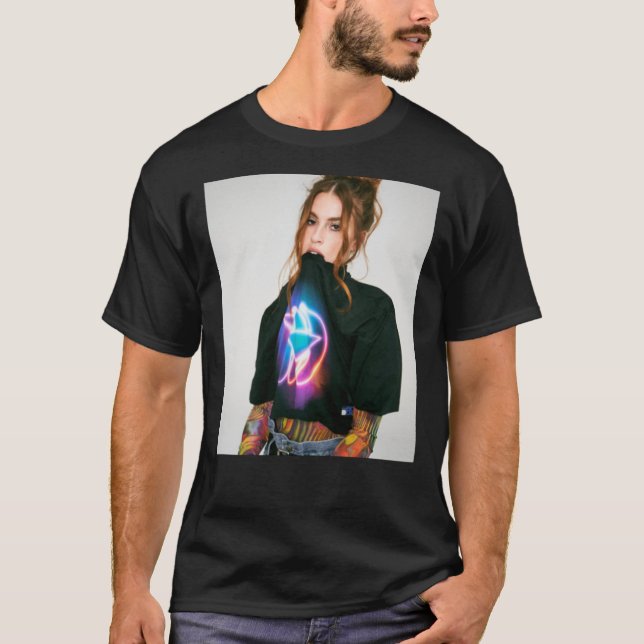 Camiseta Cari     FletcherT-Shirt Clássico (Frente)