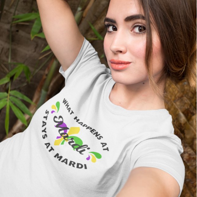 Camiseta Carnaval O que Acontece no Mardi Engraçado (Criador carregado)