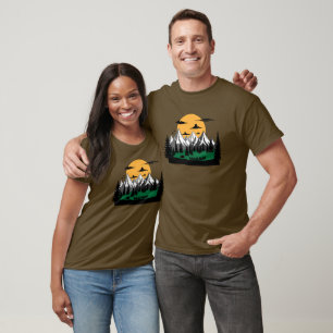 Camiseta carona e acampamento nas montanhas