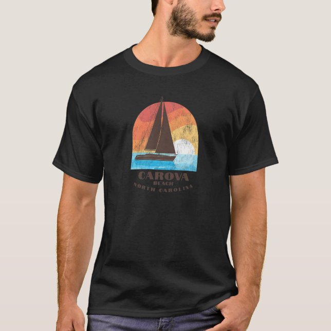 Camiseta Carova Beach NC Vacationing Sailboating Sunrise (Frente)