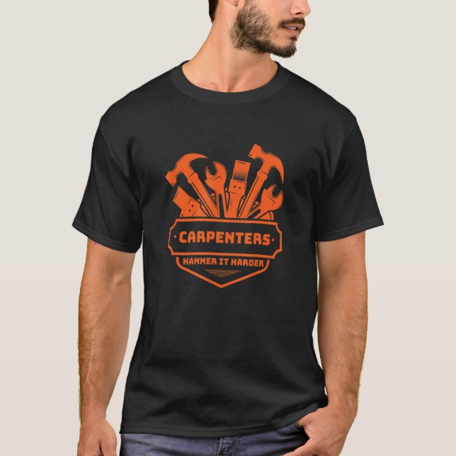 Camiseta Carpinteiros Martelam-No Mais Difícil Carpintaria (Frente)