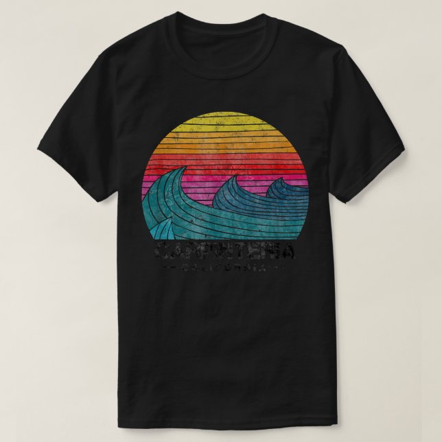 Camiseta Carpinteria Surfing Beach Retro Cali Sunset (Frente do Design)
