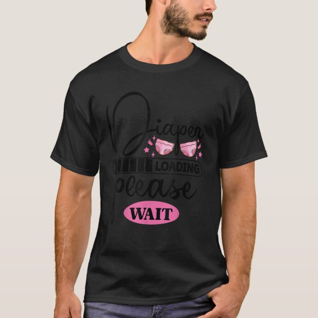 Camiseta Carregamento de Fralda Engraçado Aguarde (Frente)
