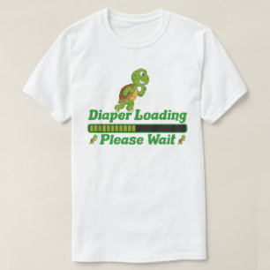 Camiseta Carregando fralda Aguarde. Presente Engraçado Para