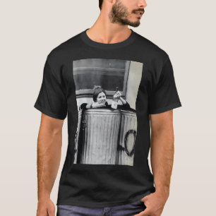 Camiseta Carrie Fisher numa lata de lixo