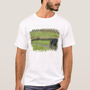 Camiseta Carrinho de Amish na pista da fazenda, Ohio do