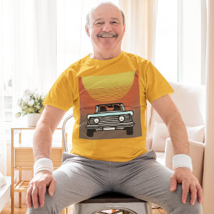 Camiseta Carro clássico dirigindo para personalizar o pôr d