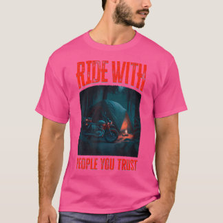 Camiseta Carro De Campanha De Motocicleta Com Pessoas Que C