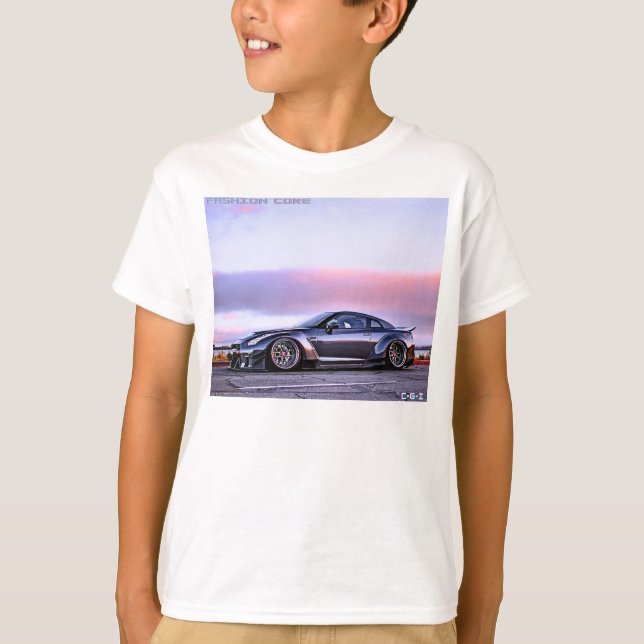 Camiseta carro esportivo na estrada no horizonte meninos ca (Frente)