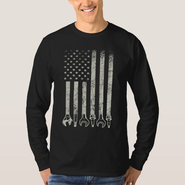 Camiseta Carro Mecânico Ussa Flag Wrench E Spark Plug Cars (Frente)