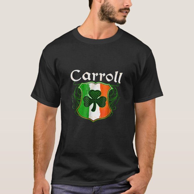 Camiseta Carroll Surname Irish Sobrenome Shamrock Crest Ire (Frente)