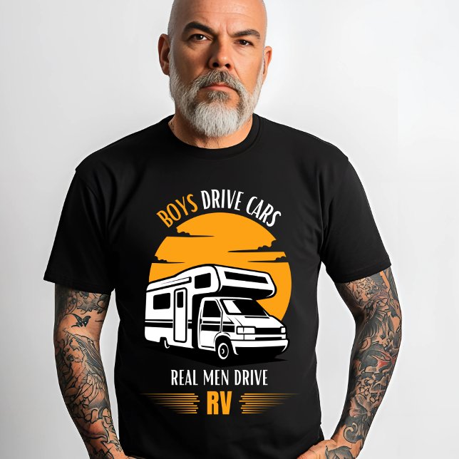 Camiseta Carros de tração, homens de verdade dirigem RVs (Criador carregado)