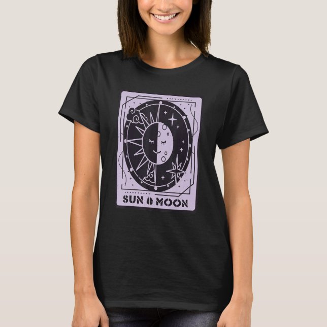 Camiseta Carta de Tarot do Sol e da Lua Cartas Místicas Mag (Frente)
