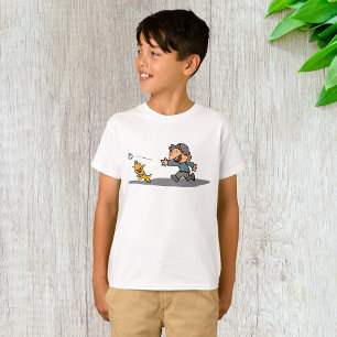Camiseta Cartoon e Cachorro Brincando