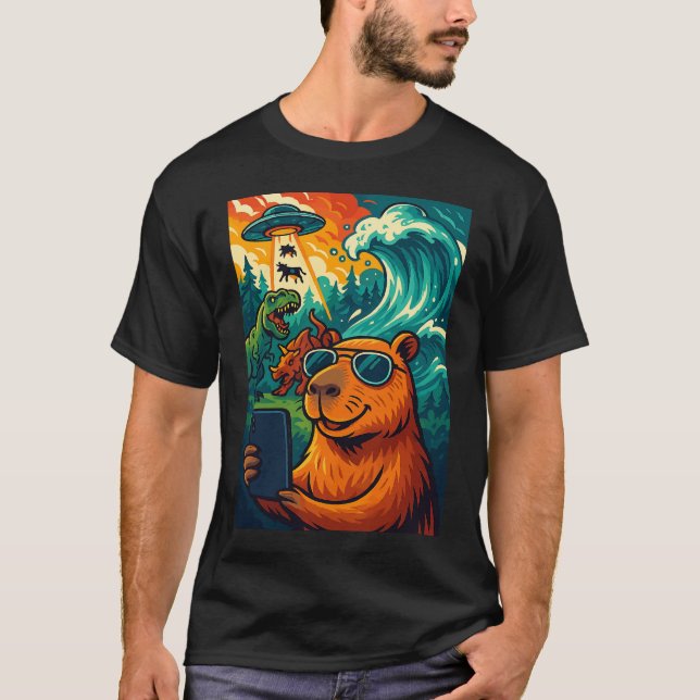 Camiseta Cartoon Funny Capybara Meme Selfie (Frente)