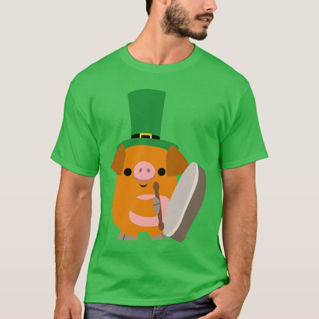 Camiseta Cartoon Pig tocando Bodhran :) St Patty T-shirt (Frente)