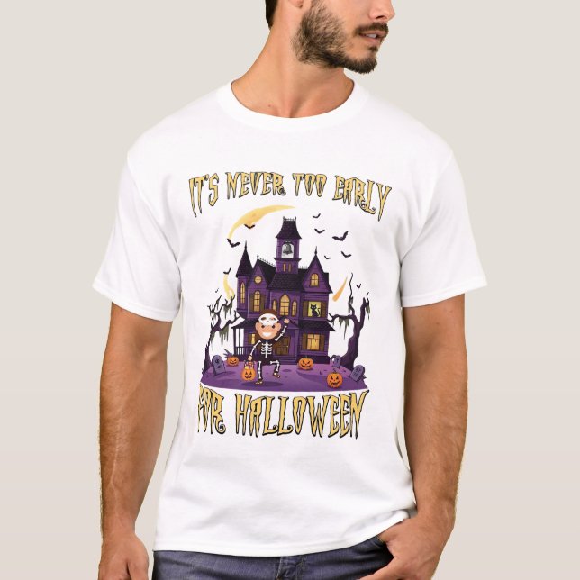 Camiseta Casa Assombrada de Halloween Nunca é Tarde Esquele (Frente)