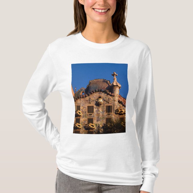 Camiseta Casa Batilo, Arquitetura Gaudi, Barcelona (Frente)