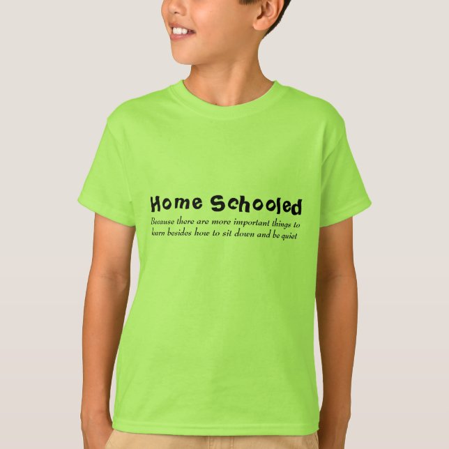 Camiseta Casa educada, porque há mais importante… (Frente)