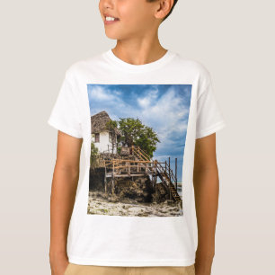 Camiseta Casa pitoresca num afloramento de corais tropicais