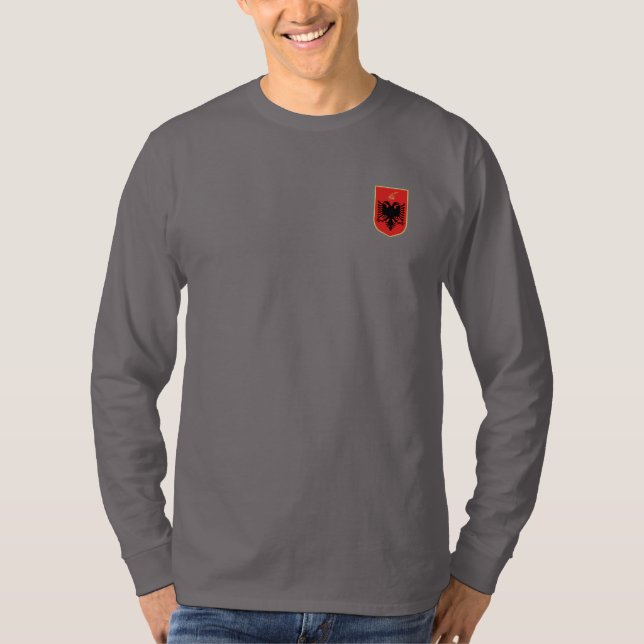 Camiseta Casaco albanês de armas T-Shirt (Frente)