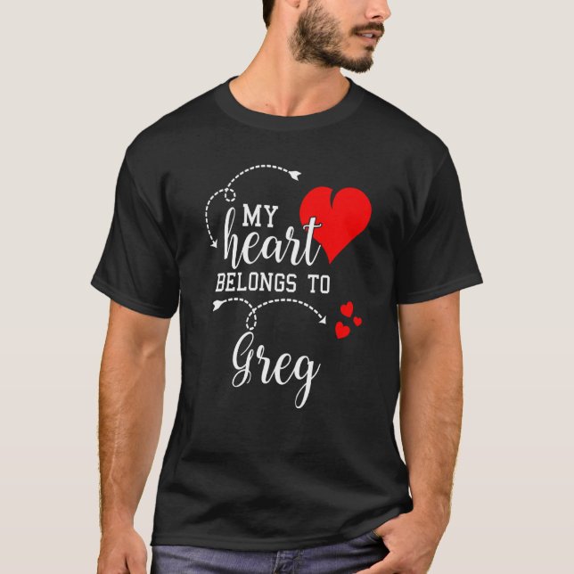 Camiseta Casais Combinando Meu Coração Pertence a Greg Meu  (Frente)