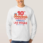 Camiseta casais do 10º aniversário de casamento Viagem de L<br><div class="desc">Presente único de 10 anos para marido e esposa ou casal casado levando um final de semana romântico para Las Vegas para celebrar 10 anos de casamento! Novidade lembrando sua viagem de Vegas como uma segunda viagem de lua de mel ou festa de casamento que você nunca teve. Apresenta "10º...</div>