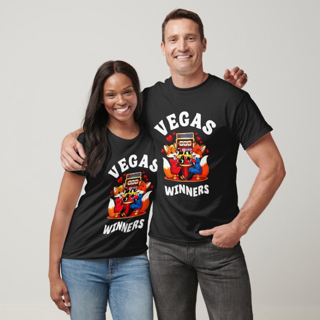 Camiseta Casal de Namorados, Jackpot Win Cartoon Foxes (Unissex)
