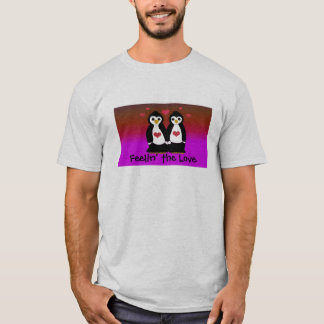 Camiseta Casal de Pinguins com Corações