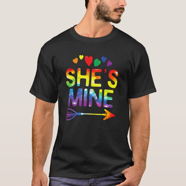 Camiseta Casal lésbica Ela é minha homenagem ao Orgulho Lgb (Frente)