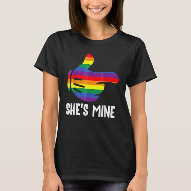Camiseta Casal lésbica Ela é minha, sou seu orgulho LGBT (Frente)