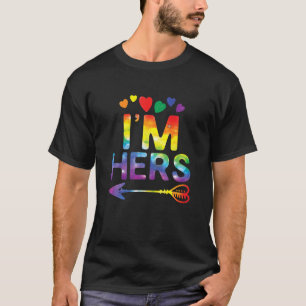 Camiseta Casal lésbica Engraçado, sou o orgulho LGBT dela.