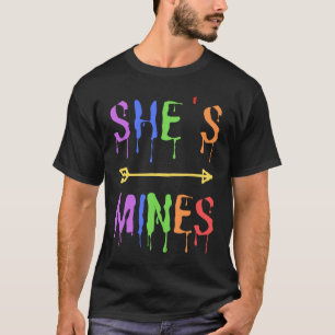 Camiseta Casal Lésbico Ela É Minha Eu Sou Dela Casal LGBTQ 