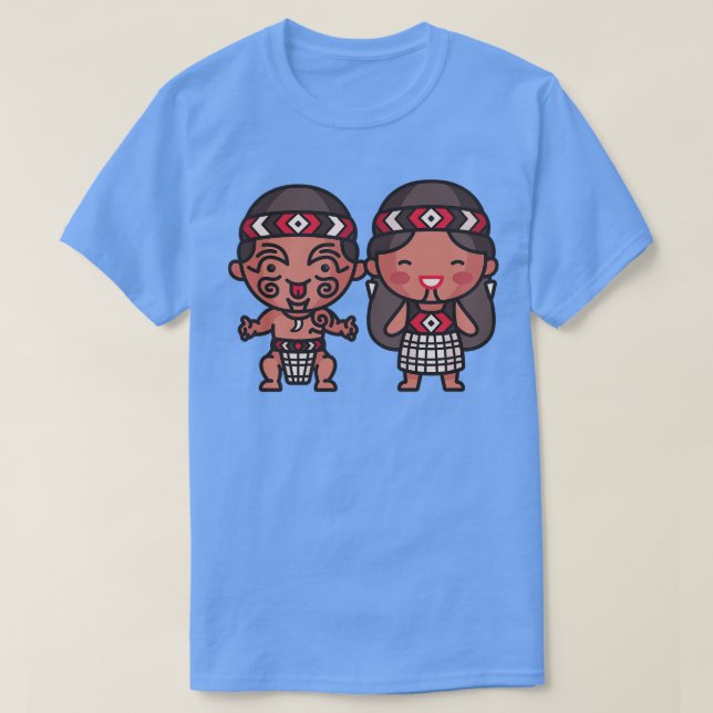 Camiseta Casal Maori em roupas tradicionais (Frente do Design)