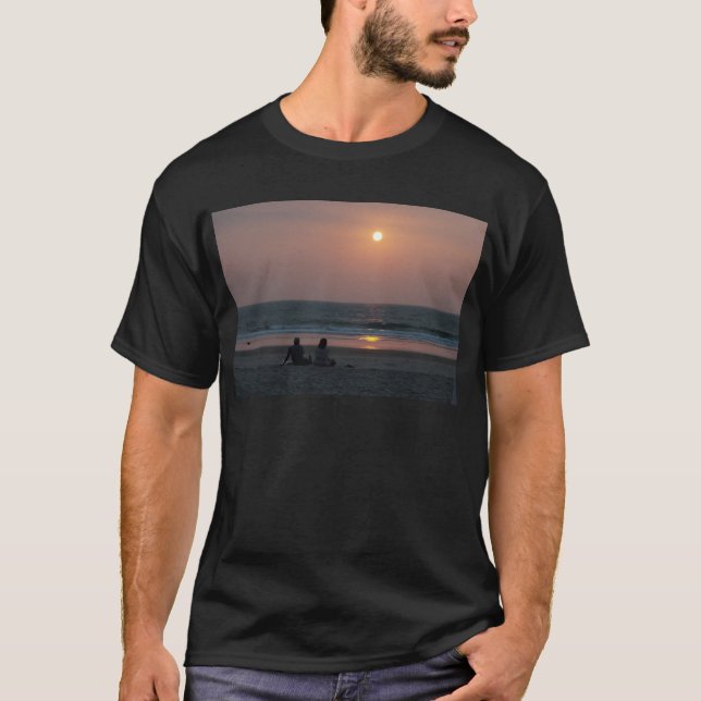 Camiseta Casal na praia em Sunset (Frente)