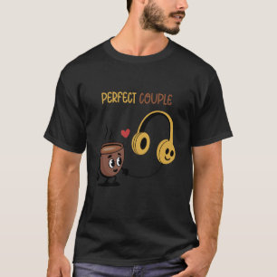 Camiseta Casal Perfeito Café Fones de Ouvido Amor Diversão
