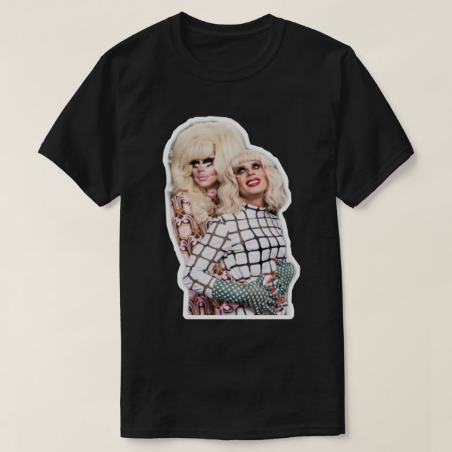 Camiseta Casal Trixie e Katya Pose T-Shirt Clássica (Frente do Design)