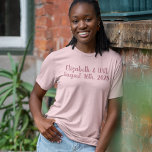Camiseta Casamento de Bridesmaids da Retro 1940<br><div class="desc">Texto verde e rosa desbotado que vai tão bem com o resto da coleção de papéis de parede flóricos de 1940.</div>