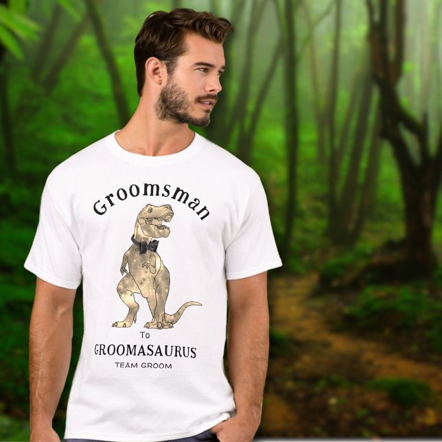 Camiseta Casamento de Dinossauro Roupa de Madrinha de Casam (Funny dinosaur wedding groomsman to groomasaurus T-shirt T-Rex wearing a bow tie)