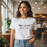 Camiseta Casamento de noivado personalizado<br><div class="desc">Um presente de excelente para a lua de mel,  chá de panela ou festa de solteira de uma noiva!</div>