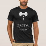 Camiseta Casamento de Tuxedo, Tie Mock Branco, Famoso e Bon<br><div class="desc">Estas camisetas divertidas são especialmente concebidas para o noivo. A t-shirt é preta e apresenta uma imagem de uma gravata branca de arco e três botões. O texto diz "Groom" e tem um lugar para o nome do casal do casamento e a data do casamento. Excelente para um ensaio de...</div>