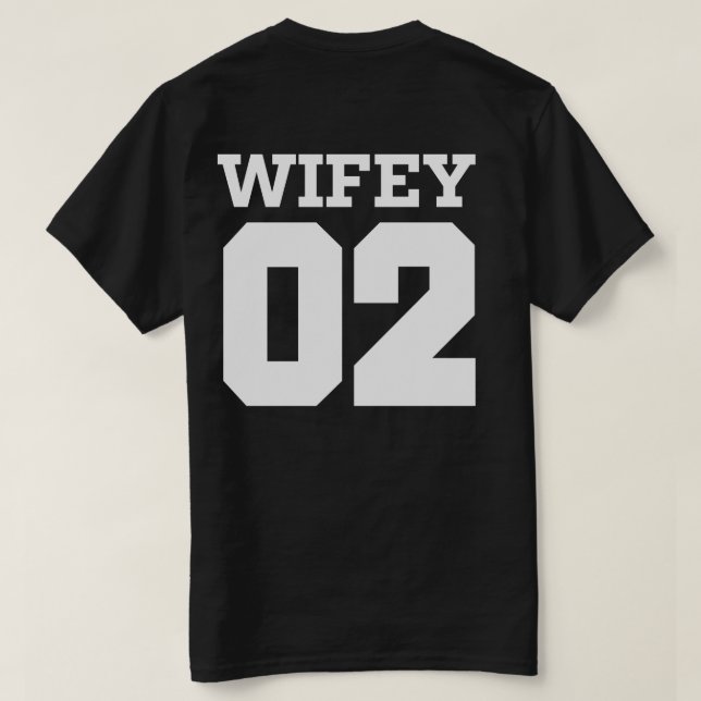 Camiseta Casamento LGBTQ Wifey 02 Jersey Bride Lésbica (Verso do Design)