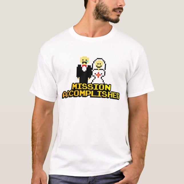 Camiseta casamento "Missão Cumprida" (8 bits) (Frente)