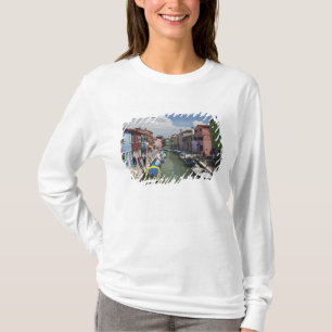 Camiseta Casas coloridas ao longo do canal na ilha de