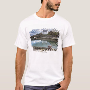 Camiseta Casas e barcos ao longo da água