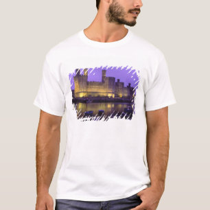 Camiseta Castelo Caernarfon, à noite, Gwynedd, País de Gale