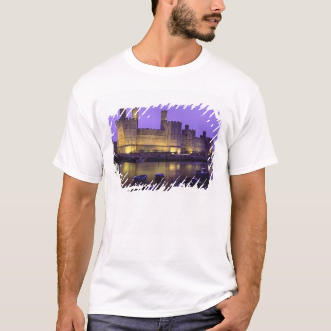 Camiseta Castelo Caernarfon, à noite, Gwynedd, País de Gale (Frente)