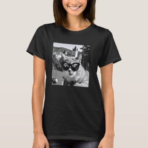 Camiseta Castelo de Bran Romênia Gato Com Óculos de Sol Exp