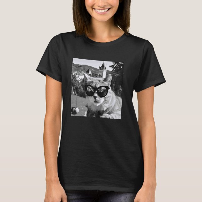 Camiseta Castelo de Bran Romênia Gato Com Óculos de Sol Exp (Frente)