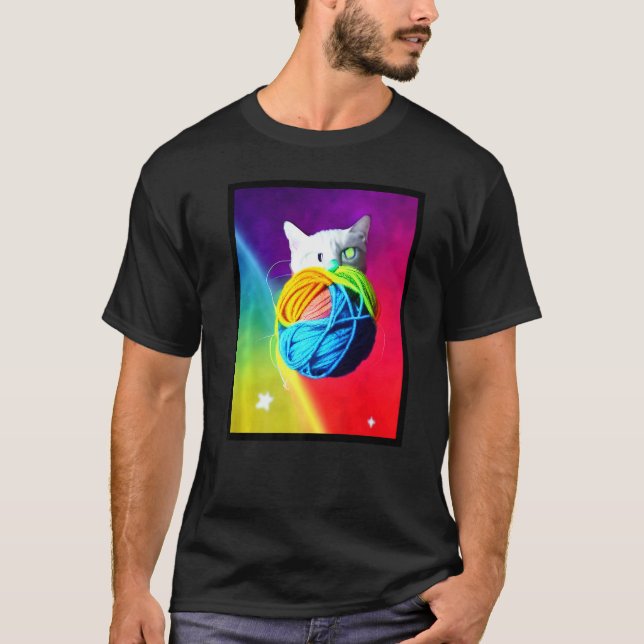 Camiseta Cat in Space holding colorful yarn (Frente)